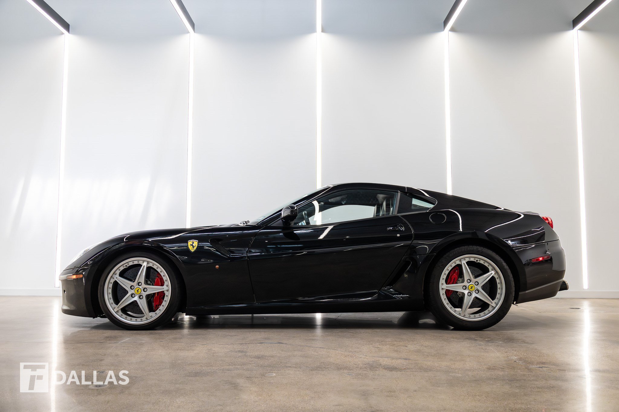 Used 2007 Ferrari 599 GTB Fiorano RWD image 2