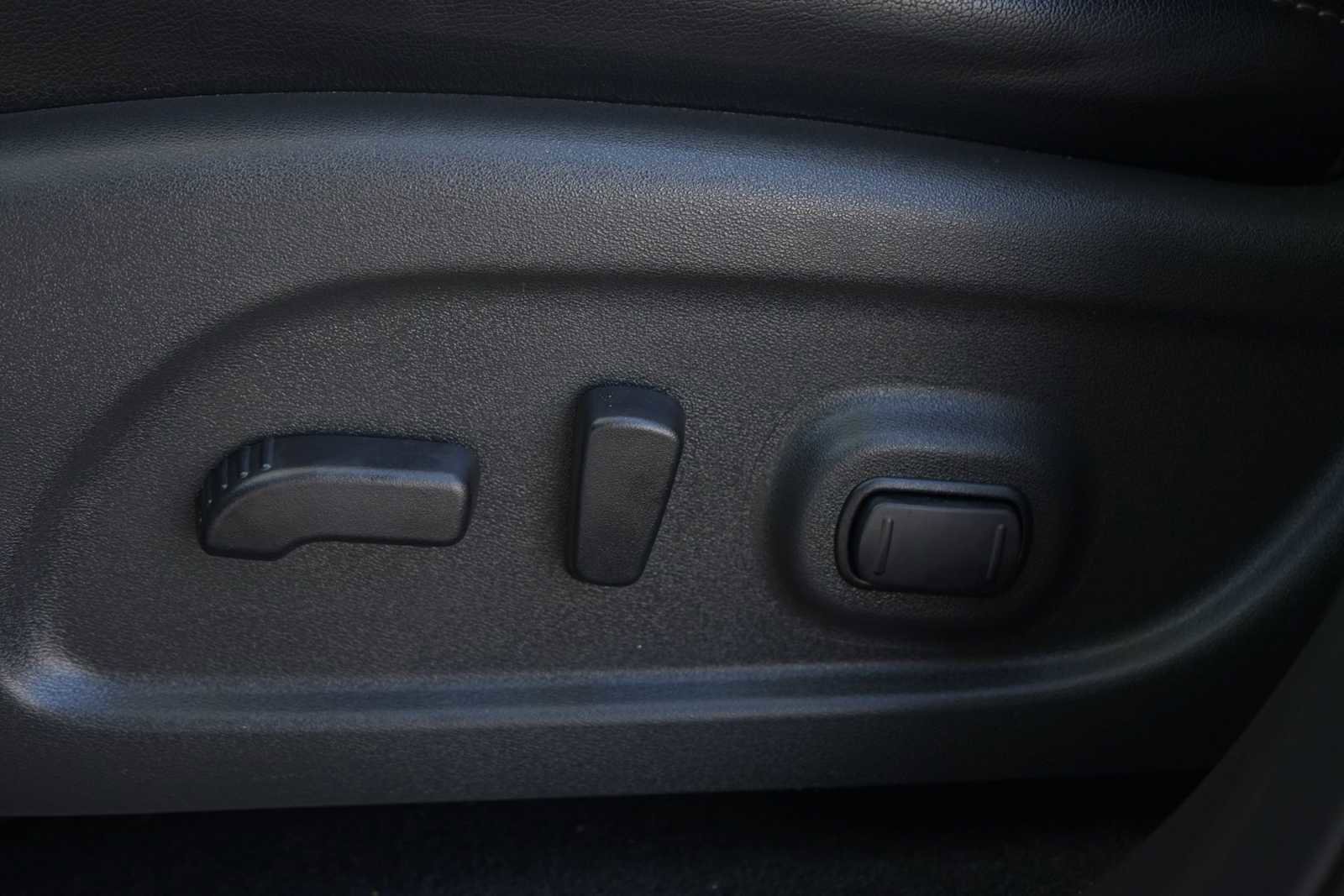 Used 2019 Nissan Pathfinder SL image 12