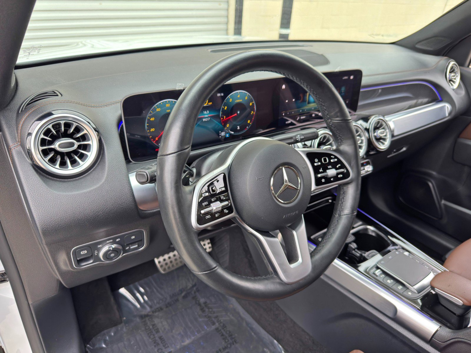 Used 2021 Mercedes-Benz GLB 250 w/ AMG Line image 12