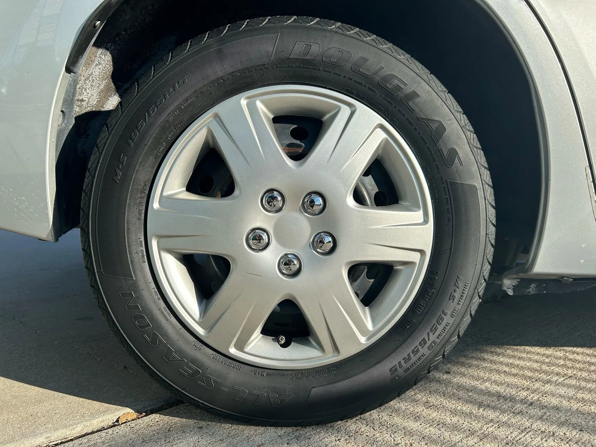 Used 2015 Toyota Corolla L image 25