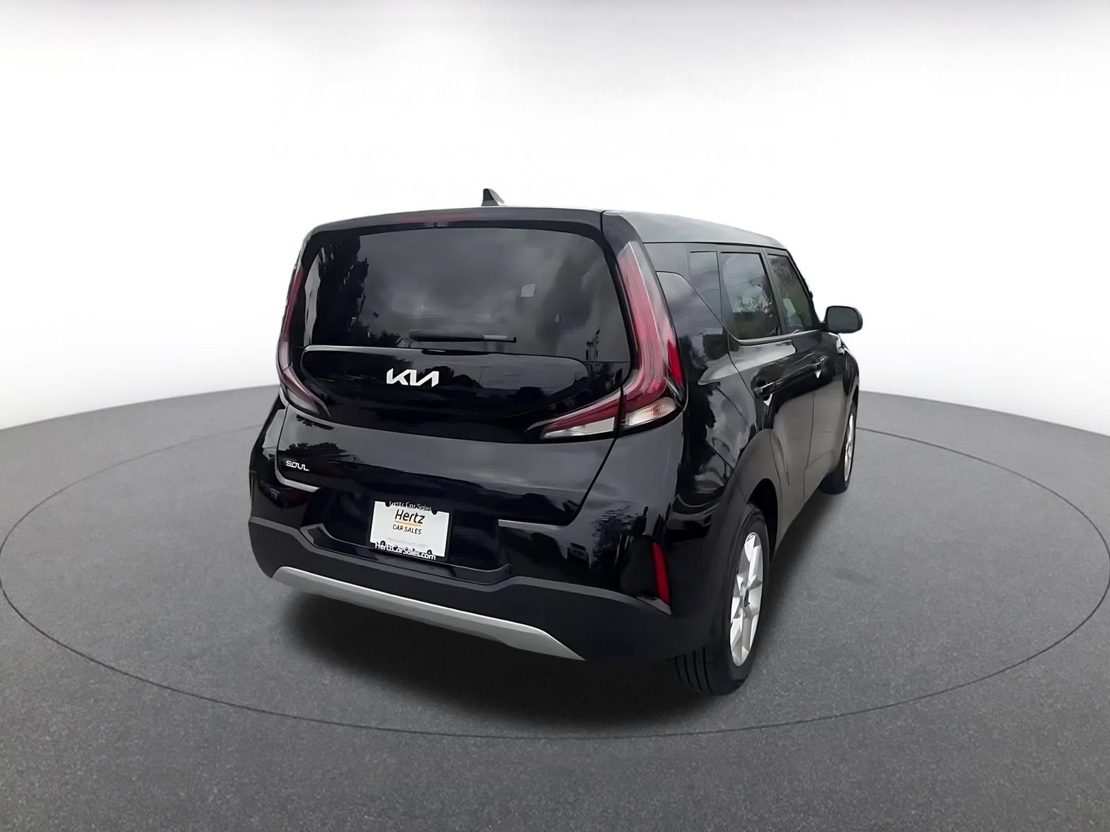 Used 2025 Kia Soul LX w/ LX Technology Package FWD image 14