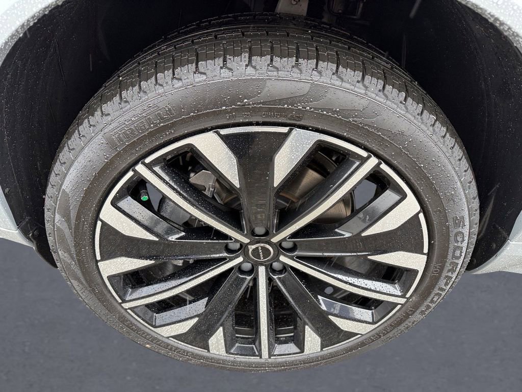 New 2026 Volvo XC90 B6 Plus image 8