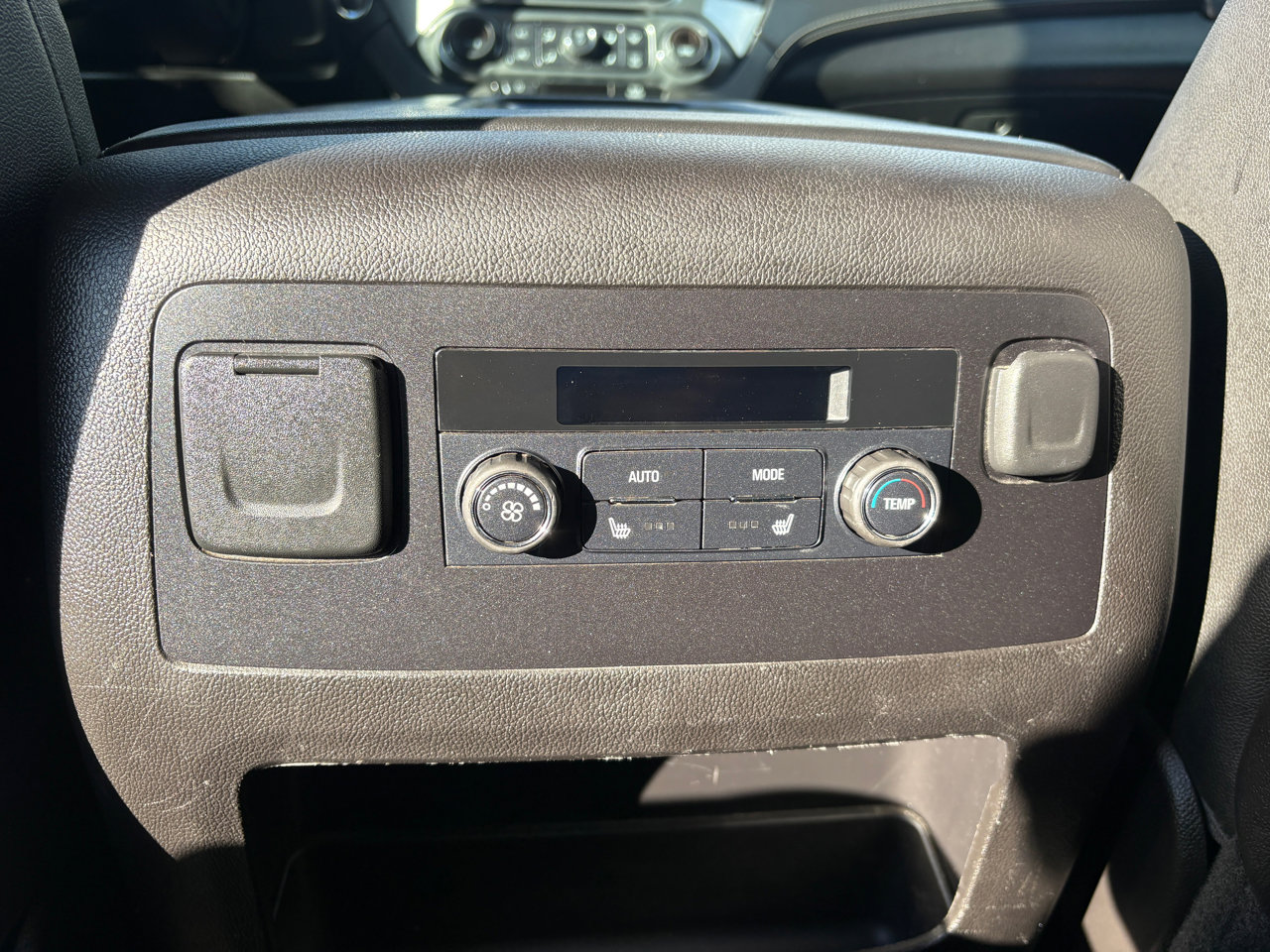 Used 2016 Chevrolet Suburban LTZ image 16