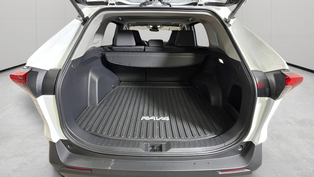 Used 2025 Toyota RAV4 XLE w/ Convenience Package FWD image 29