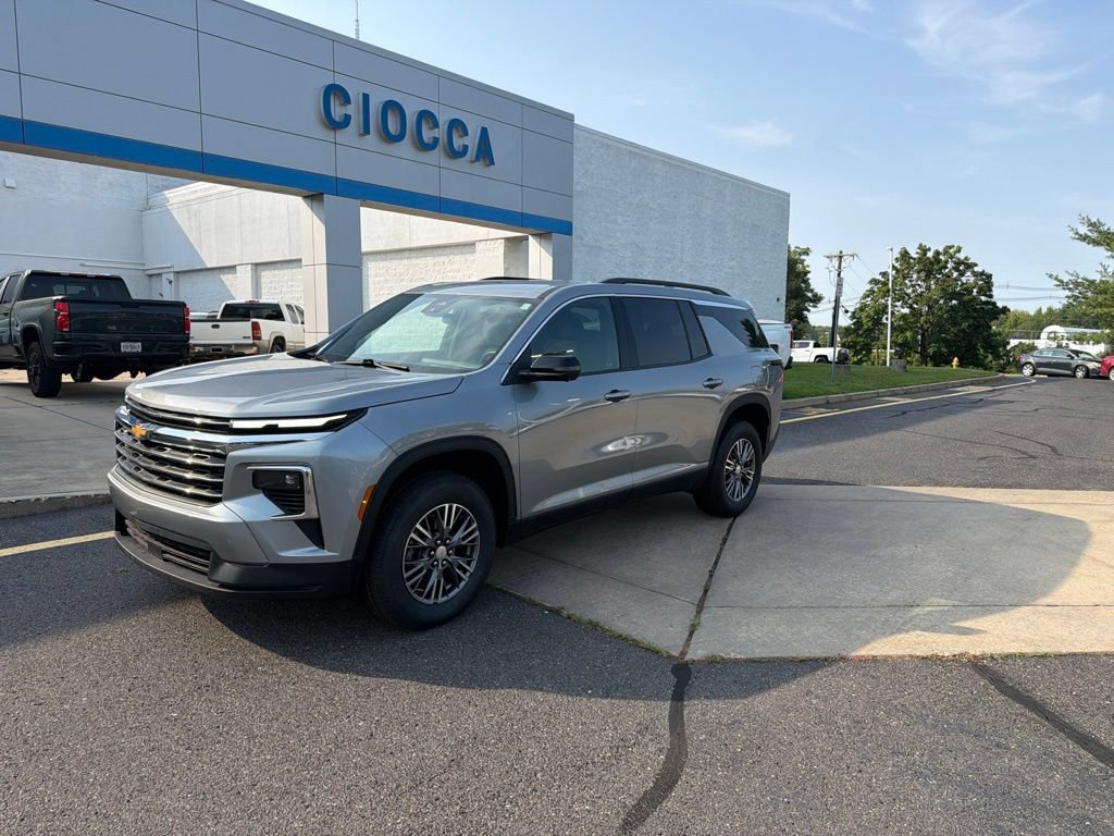 Certified 2024 Chevrolet Traverse LT FWD image 1