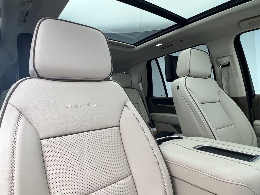 Used 2024 GMC Yukon Denali w/ Advanced Technology Package image 8