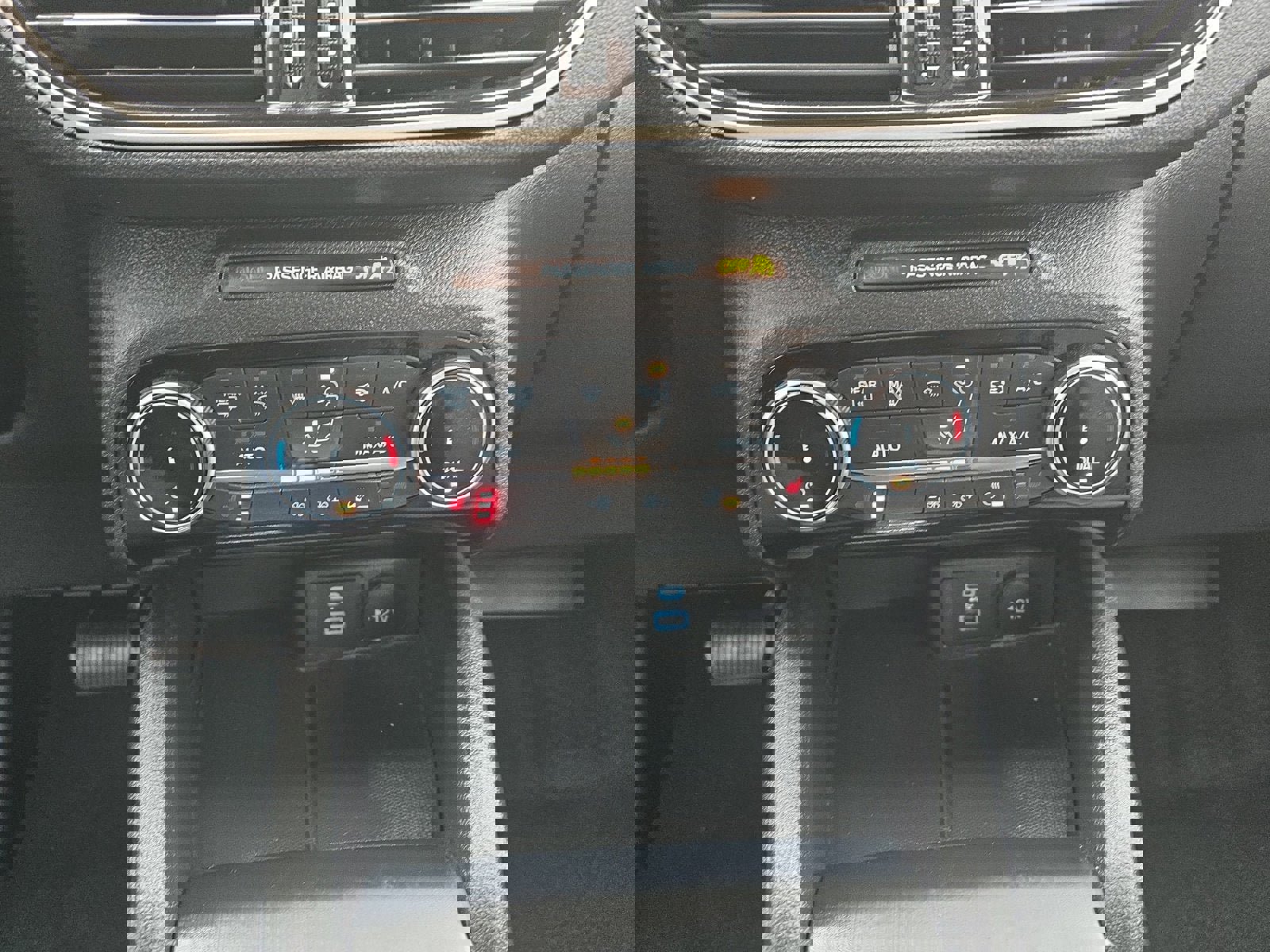 Used 2022 Ford Escape SE w/ SE Sport Appearance Package image 20