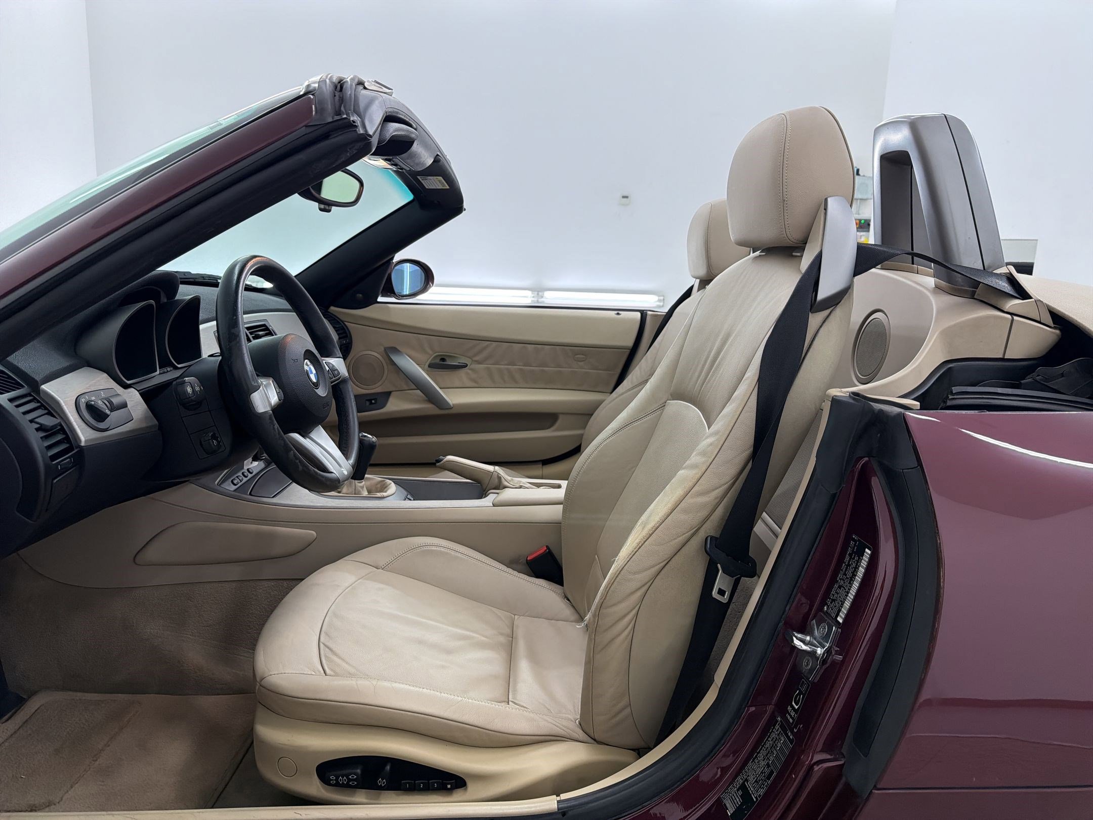 Used 2004 BMW Z4 2.5i image 5