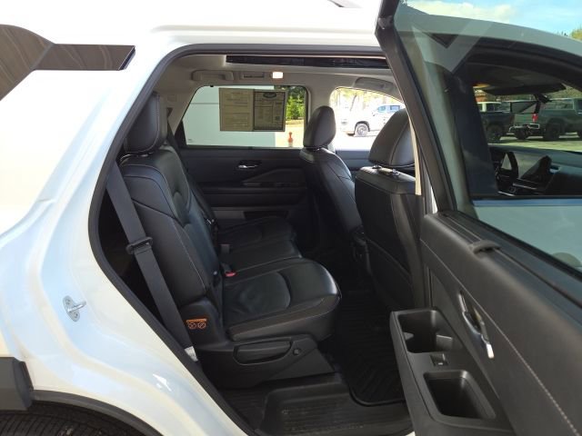 Used 2023 Nissan Pathfinder SL image 58