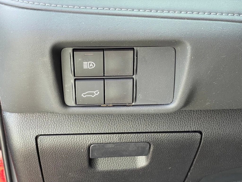 Used 2020 Toyota Highlander LE AWD/4WD image 15