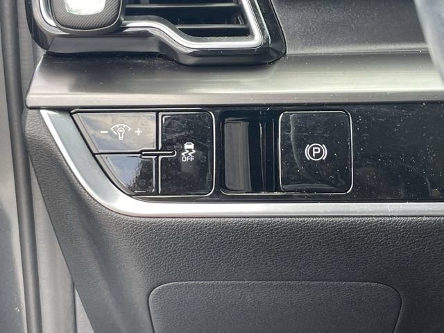 Used 2024 Kia Sportage EX FWD image 17