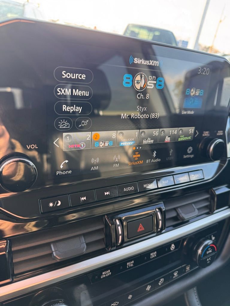 Used 2025 Nissan Pathfinder SL image 21