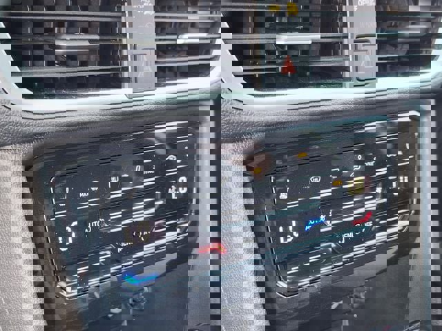 New 2025 Volkswagen Taos SE image 4