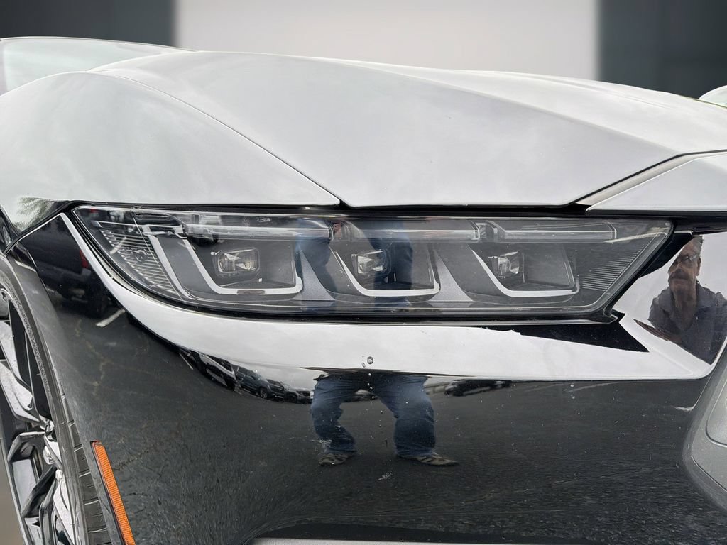 Used 2024 Ford Mustang Coupe RWD image 11