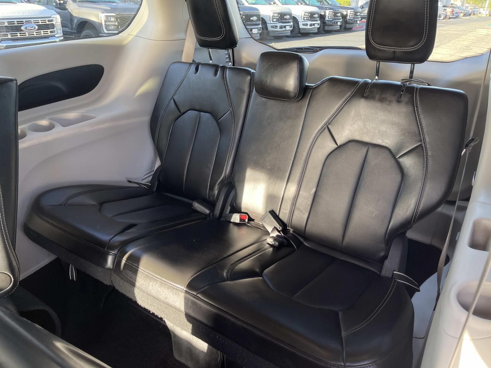 Used 2024 Chrysler Pacifica Limited FWD image 14