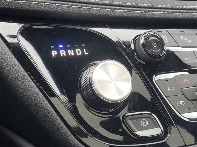 New 2026 Chrysler Pacifica Limited w/ Uconnect Theater Family Group image 28