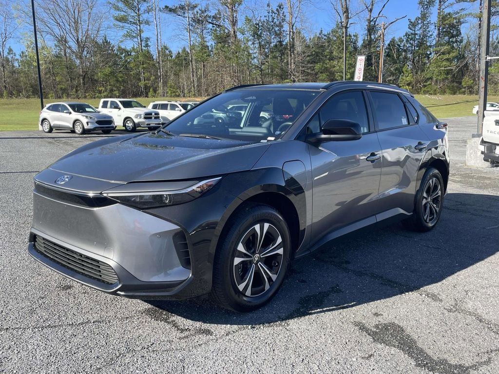 Used 2024 Toyota bZ4X XLE w/ Weather Package FWD image 5