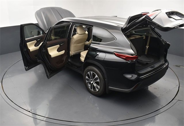 Used 2022 Toyota Highlander XLE image 29