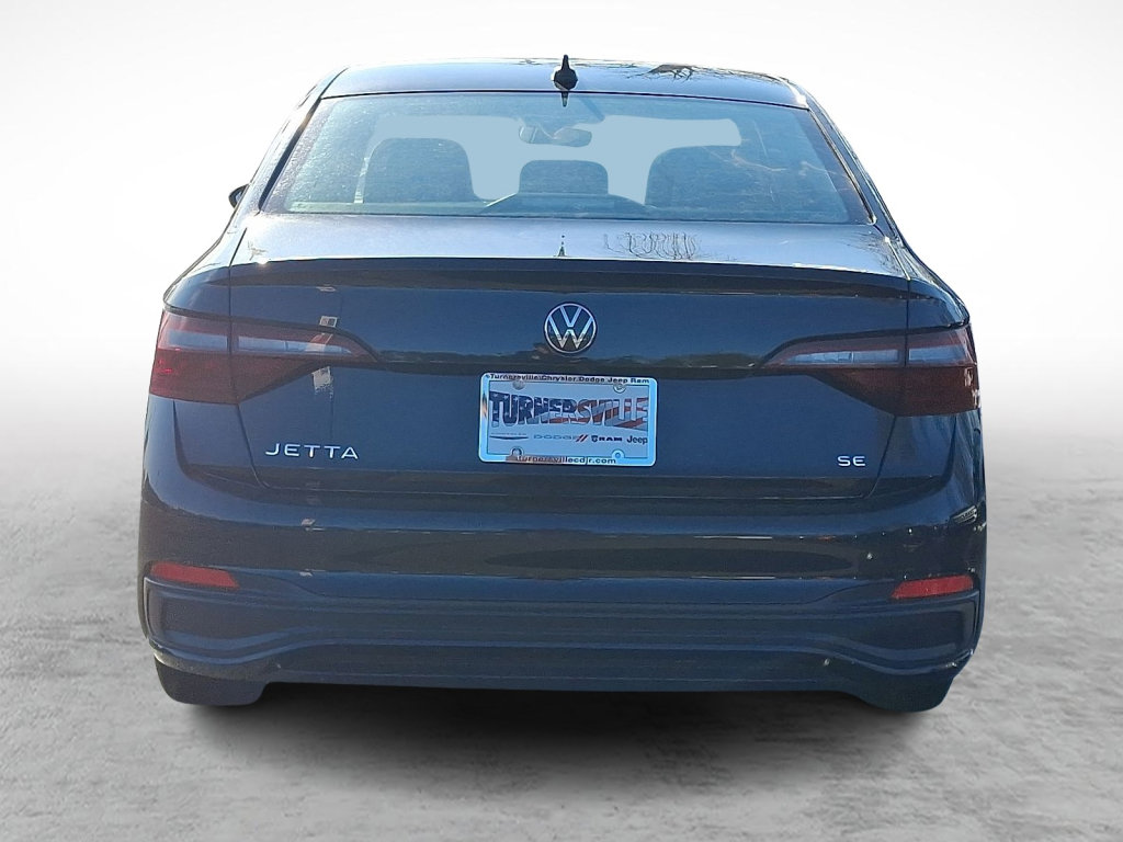 Used 2024 Volkswagen Jetta SE image 4