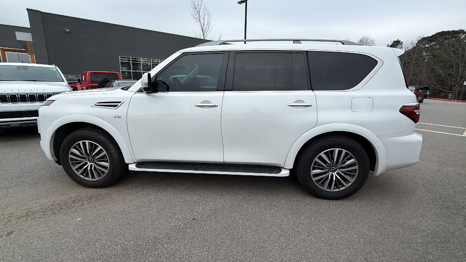 Used 2022 Nissan Armada SV w/ SV Appearance Package image 11
