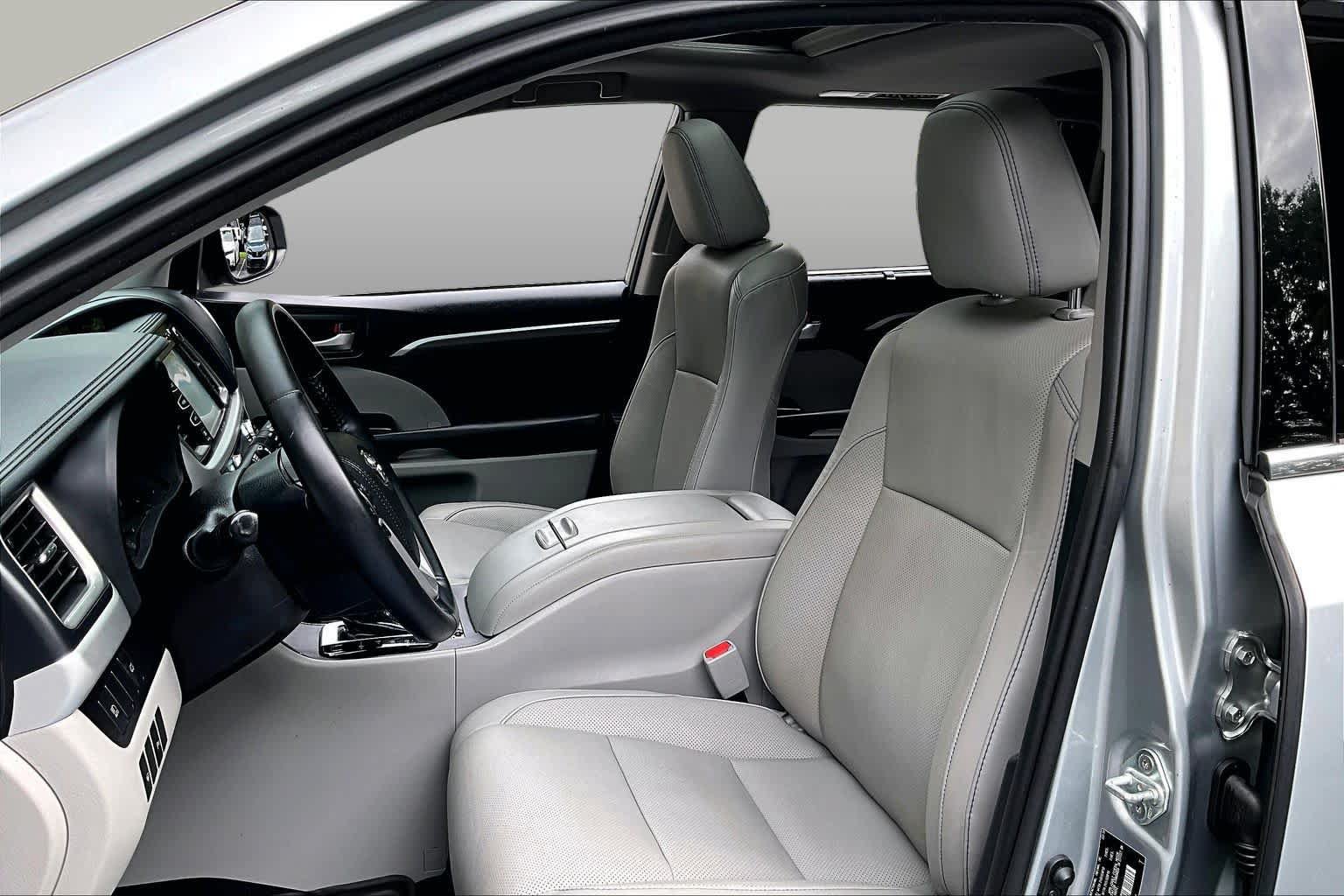 Used 2019 Toyota Highlander Limited AWD/4WD image 8