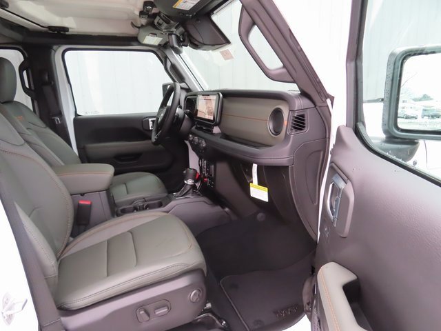 New 2026 Jeep Gladiator Mojave w/ Technology Group image 24