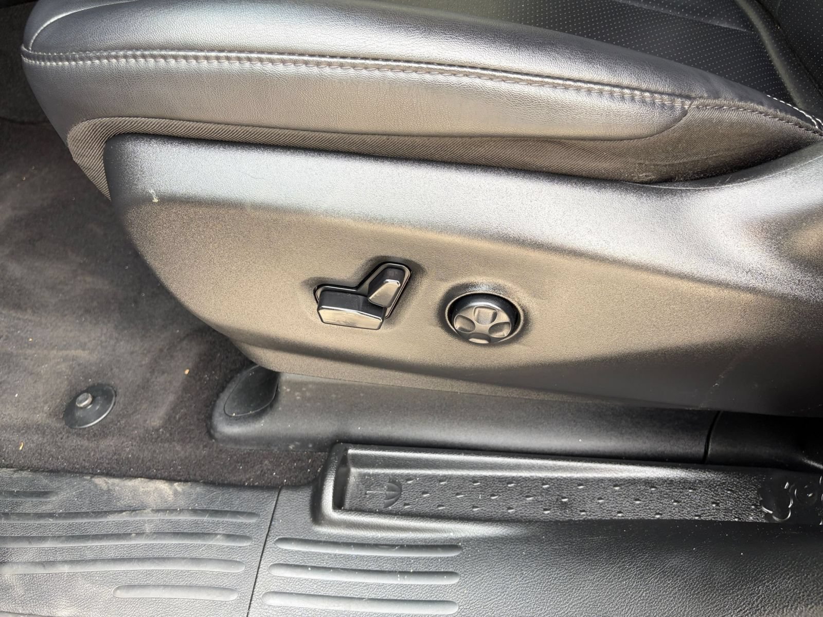 Used 2025 Chrysler Pacifica Select FWD image 18