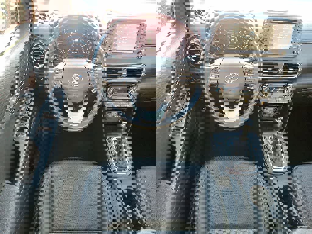 Used 2021 Hyundai Kona Limited w/ Cargo Package image 11