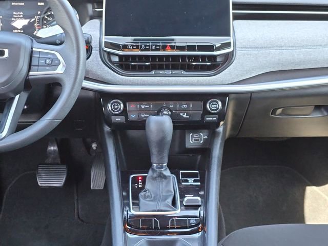 Used 2023 Jeep Compass Sport image 19