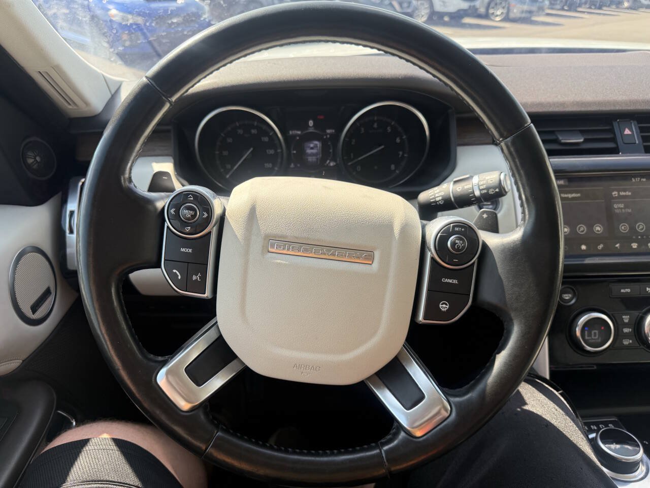 Used 2017 Land Rover Discovery HSE Luxury AWD/4WD image 19