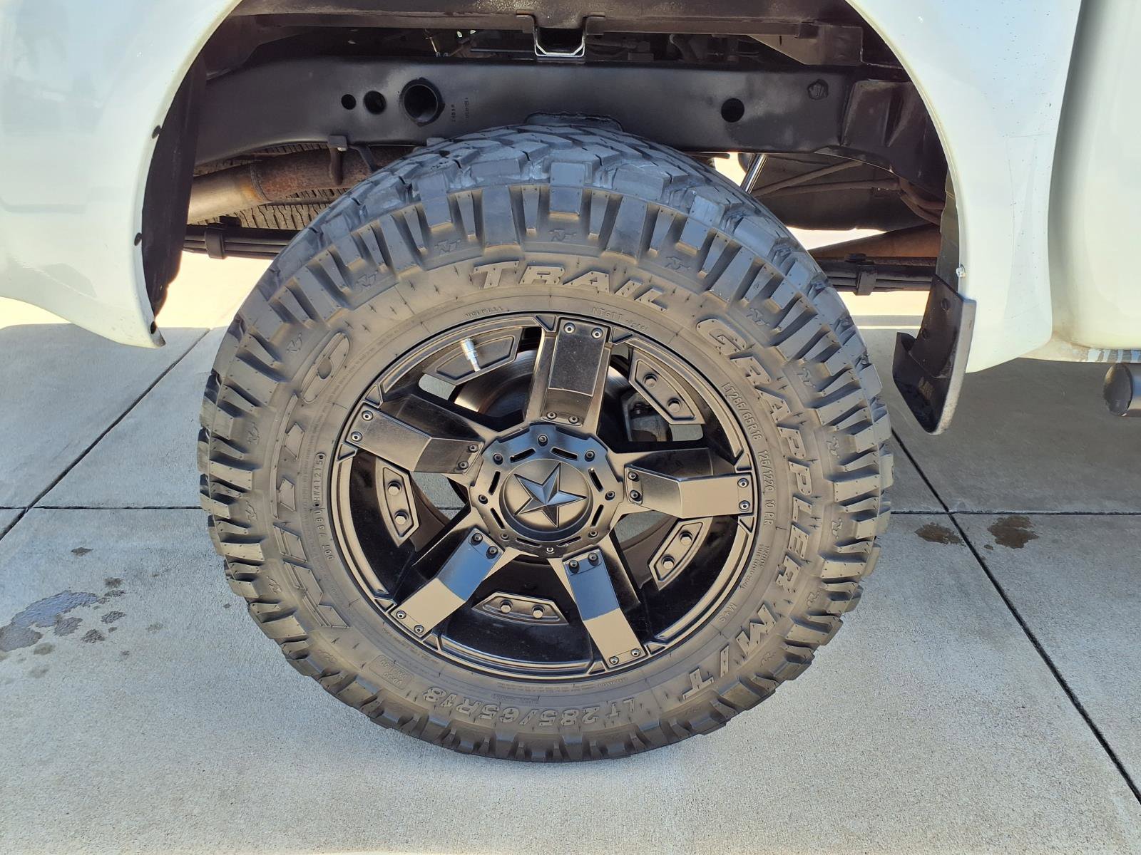 Used 2018 Nissan Frontier SV image 26