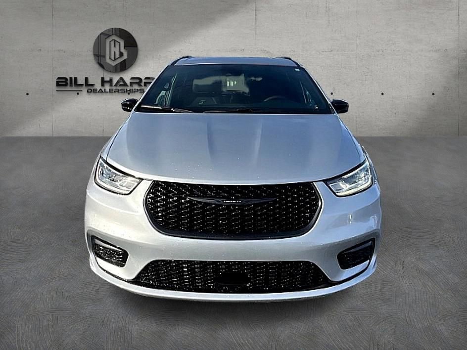 New 2026 Chrysler Pacifica Select image 2