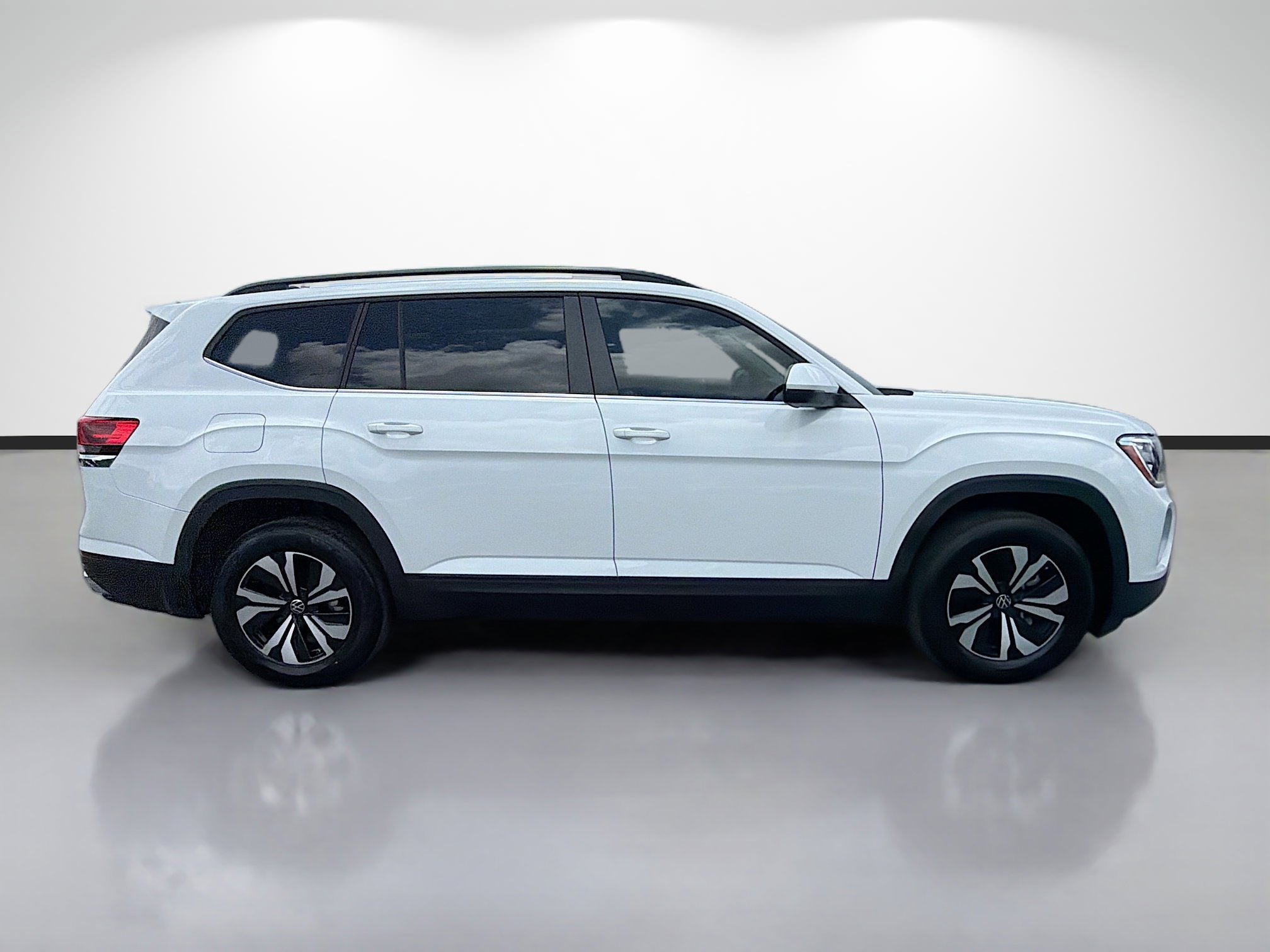 Used 2024 Volkswagen Atlas SE FWD image 2