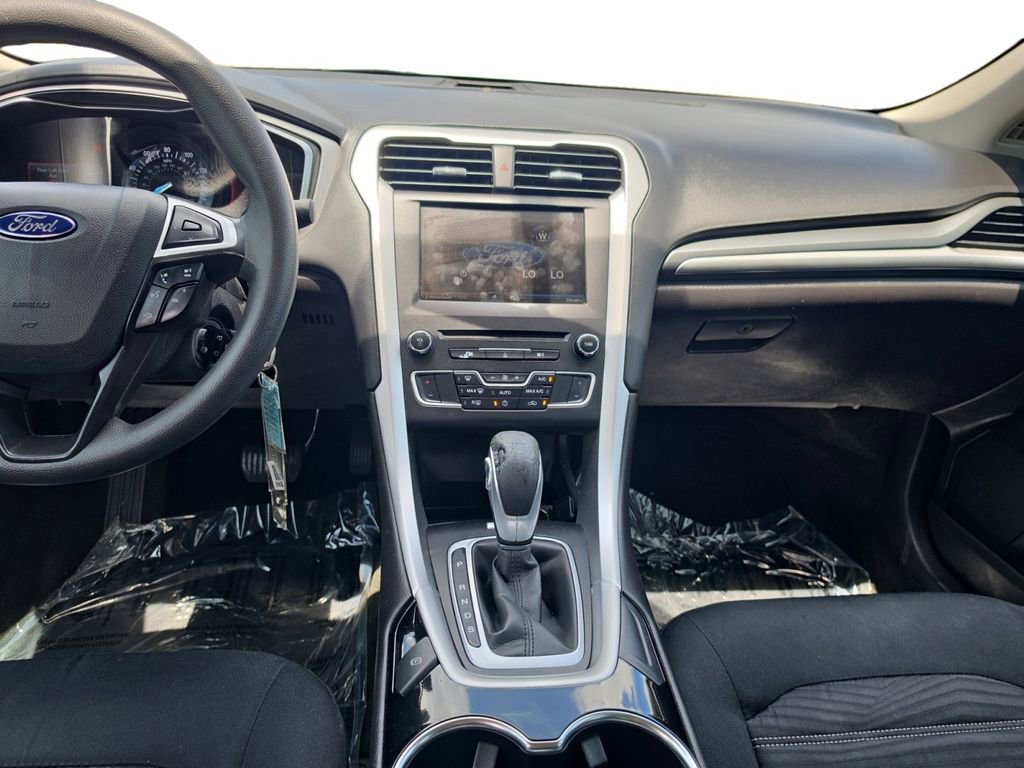 Used 2016 Ford Fusion SE FWD image 11
