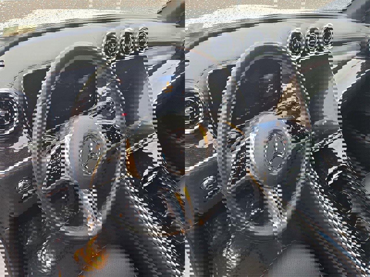 Used 2024 Mercedes-Benz GLC 300 w/ Winter Package image 8