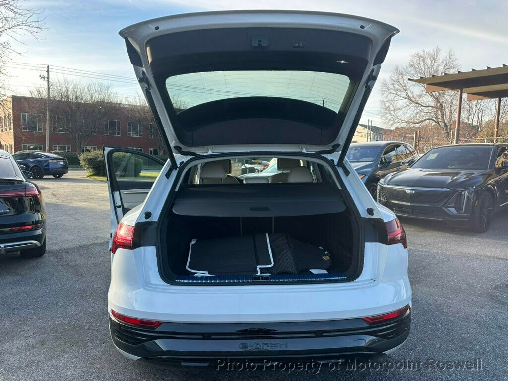 Used 2024 Audi Q8 e-tron Premium Plus AWD/4WD image 9