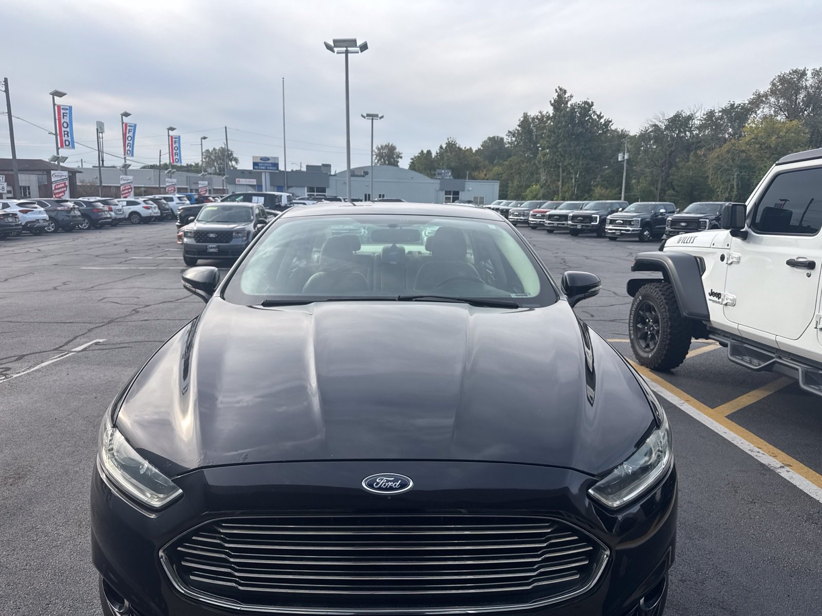Used 2013 Ford Fusion SE FWD image 2