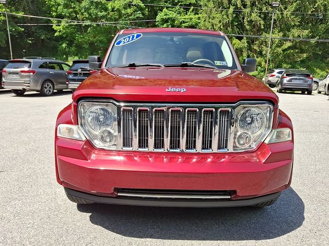 Used 2011 Jeep Liberty Limited w/ Tire & Wheel Group AWD/4WD video 3