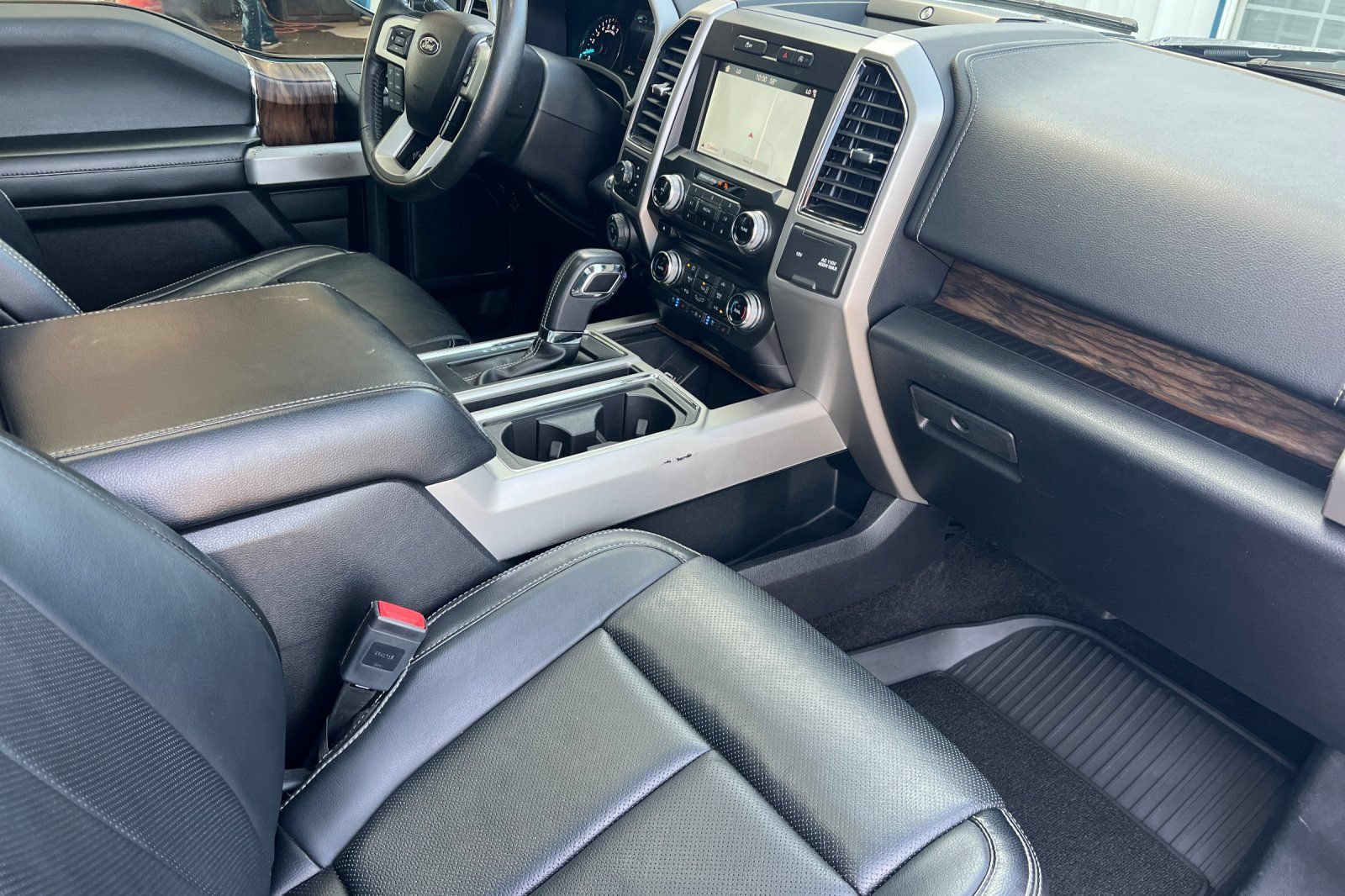 Used 2018 Ford F150 Lariat w/ Equipment Group 502A Luxury AWD/4WD image 16