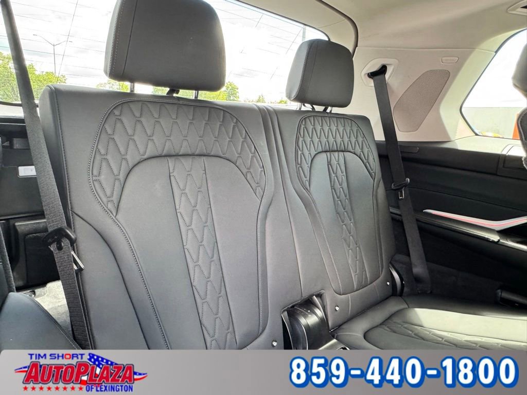 Used 2025 BMW X7 xDrive40i AWD/4WD image 56