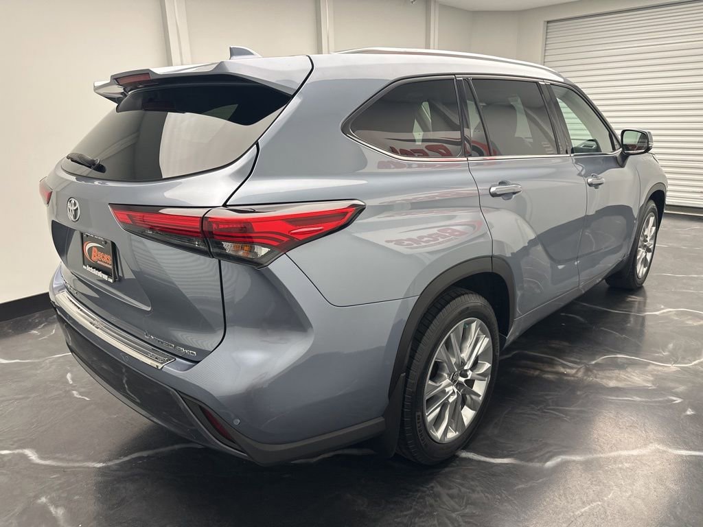 Used 2020 Toyota Highlander Limited image 3