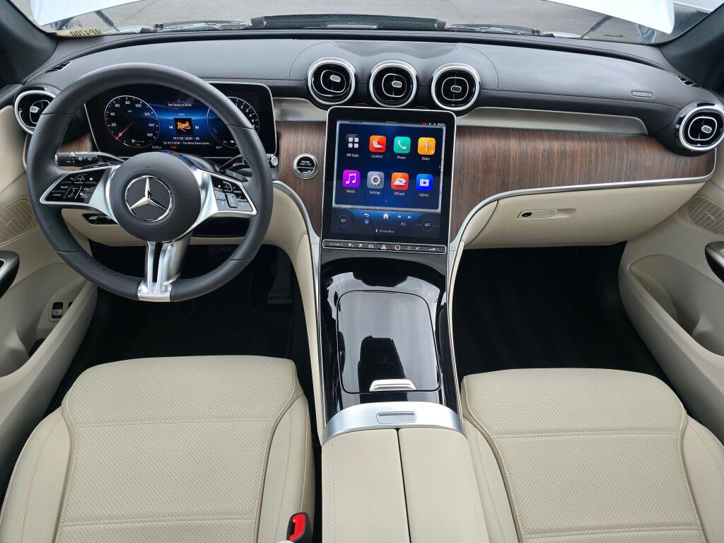 Used 2025 Mercedes-Benz GLC 350e 4MATIC image 17