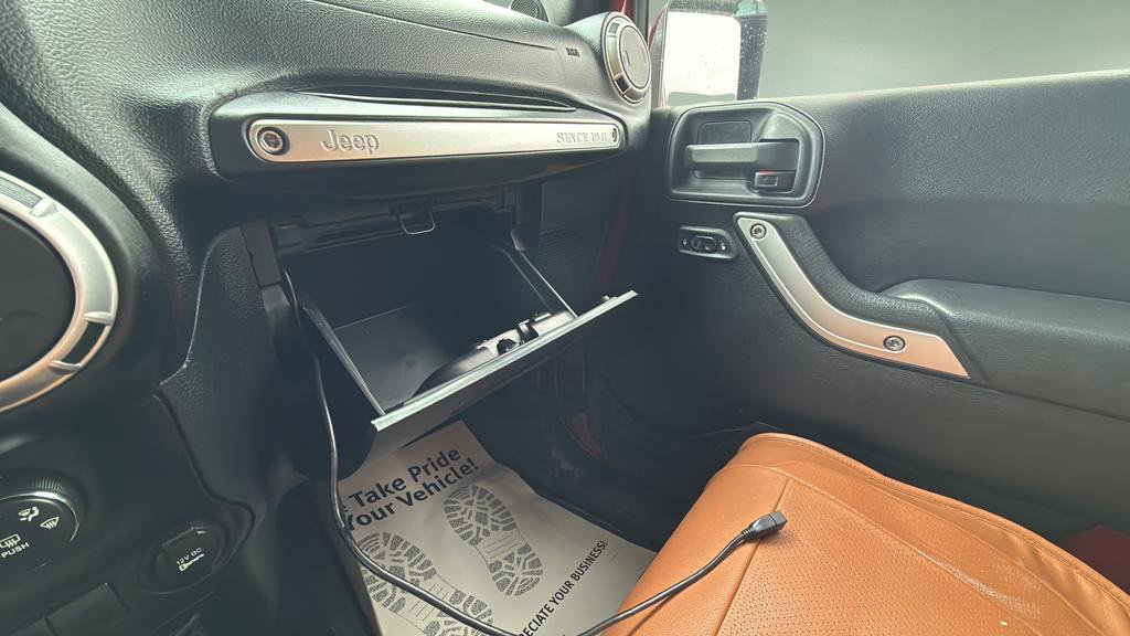 Used 2012 Jeep Wrangler Unlimited Sahara image 30