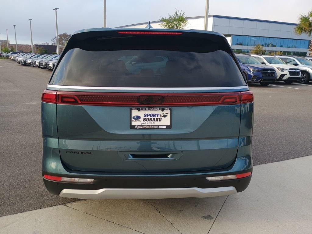 Used 2024 Kia Carnival EX image 6