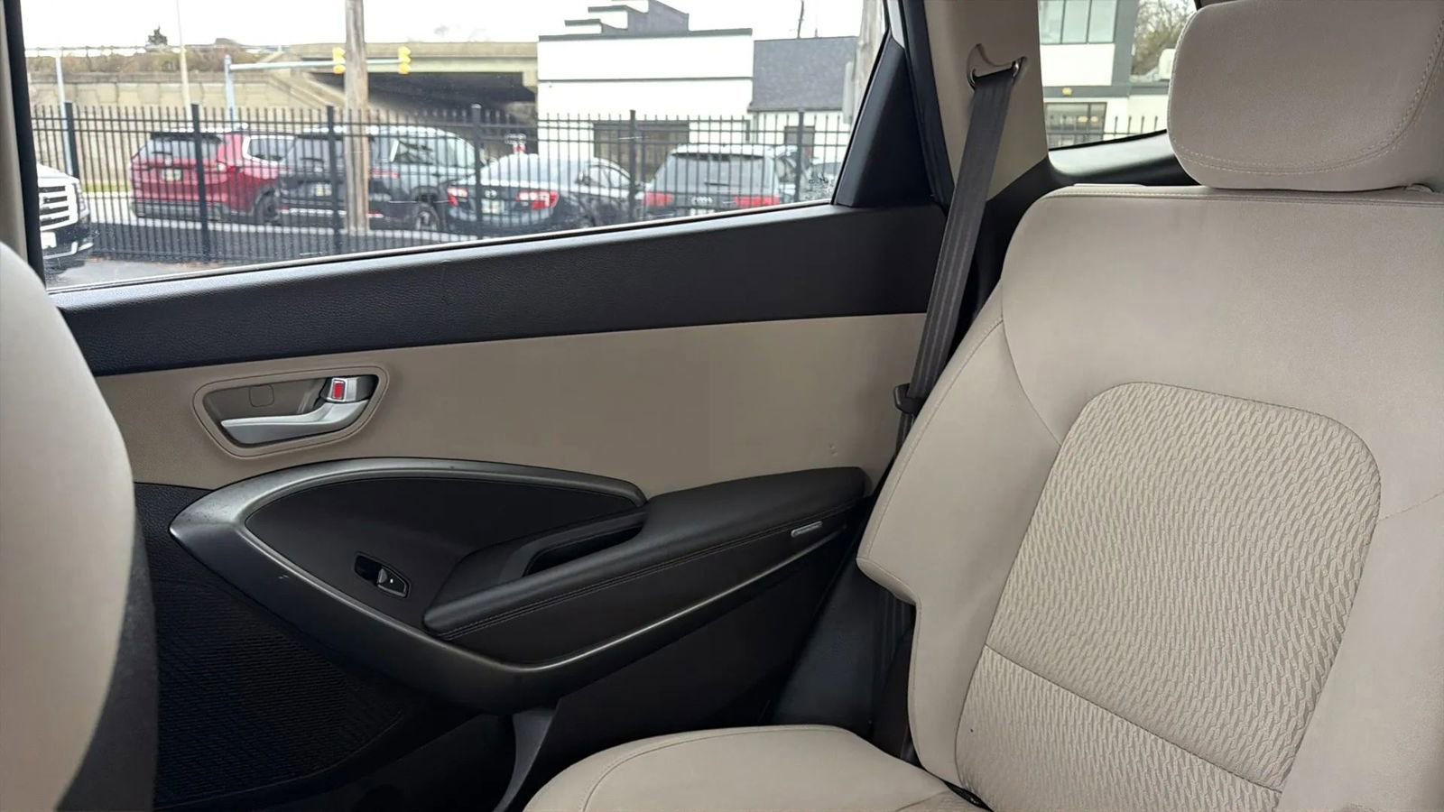 Used 2017 Hyundai Santa Fe SE image 35