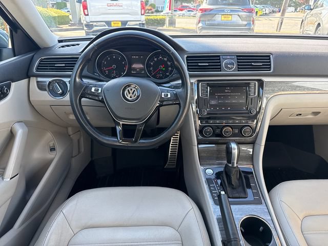 Used 2017 Volkswagen Passat 1.8T SEL Premium FWD image 18