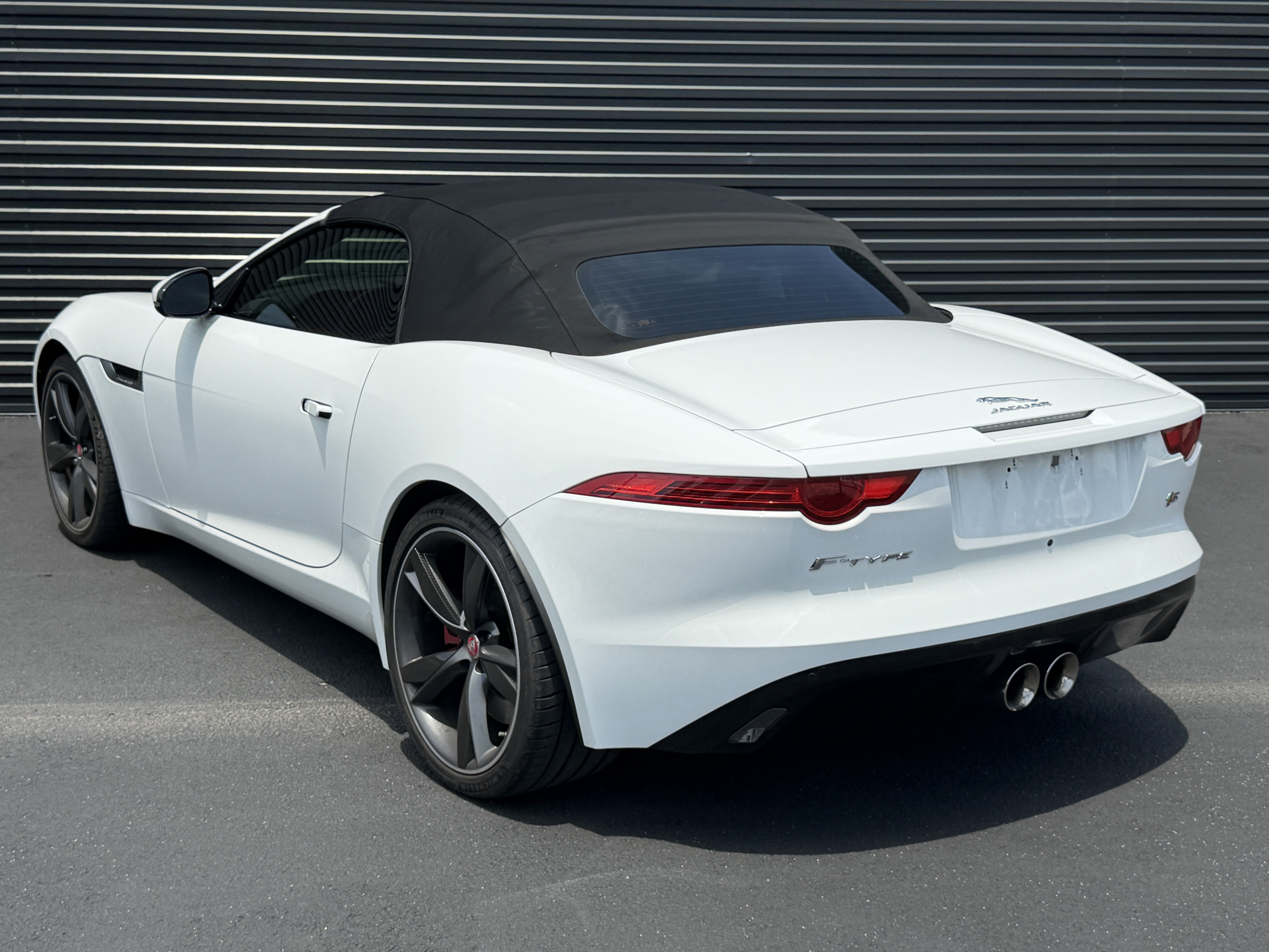 Used 2015 Jaguar F-TYPE S RWD image 3