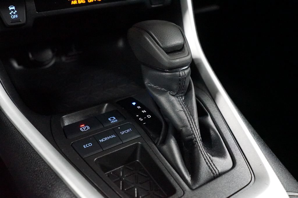 Used 2022 Toyota RAV4 LE FWD image 20