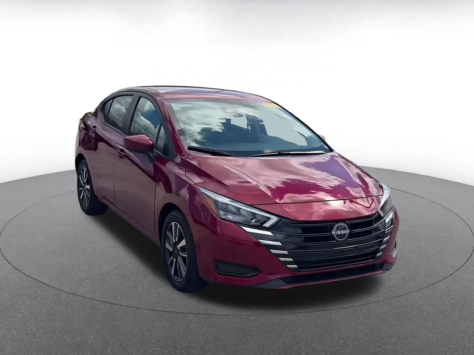 Used 2025 Nissan Versa SV image 3