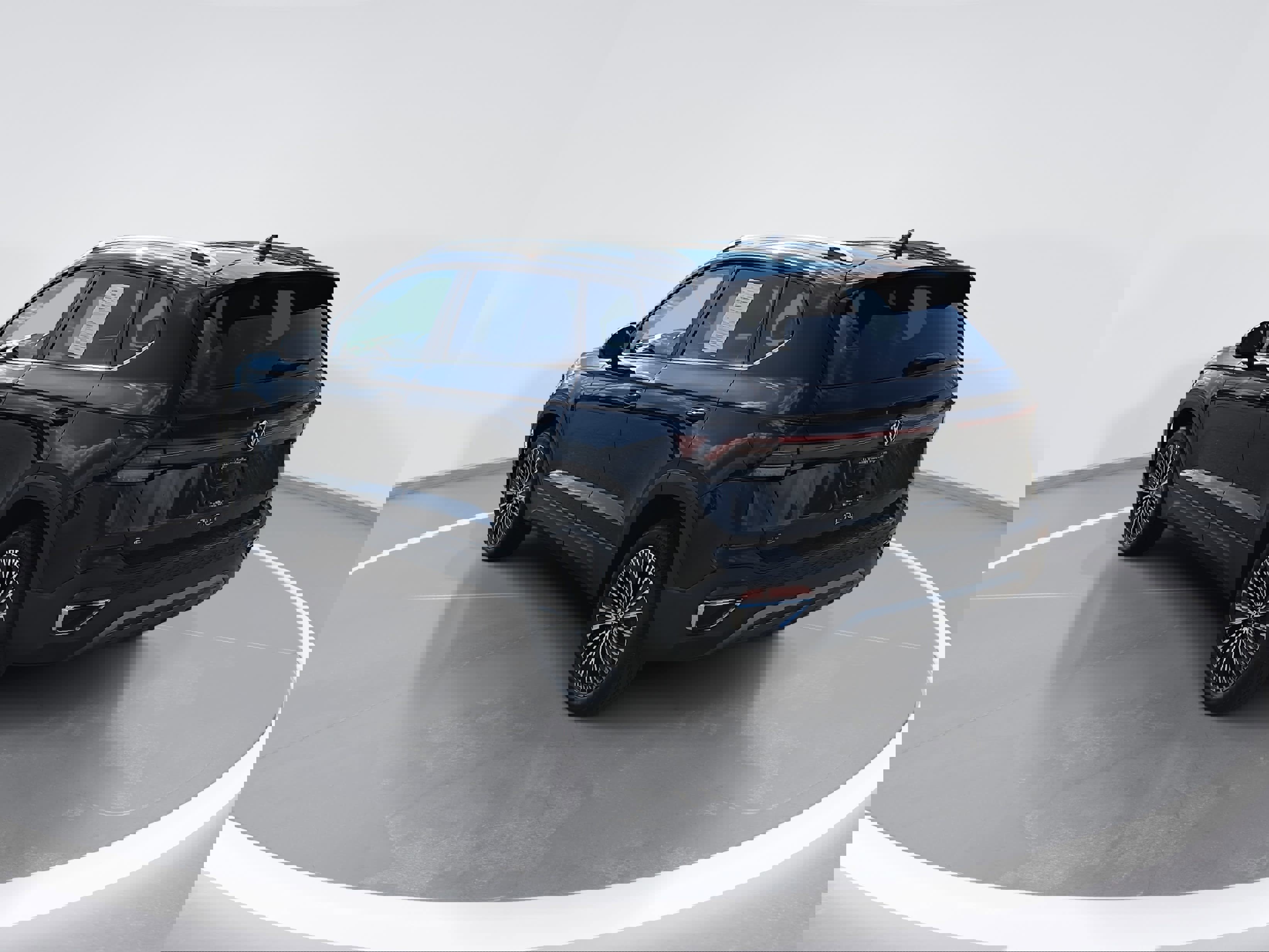 Used 2025 Volkswagen Taos SE w/ Panoramic Sunroof Package image 5